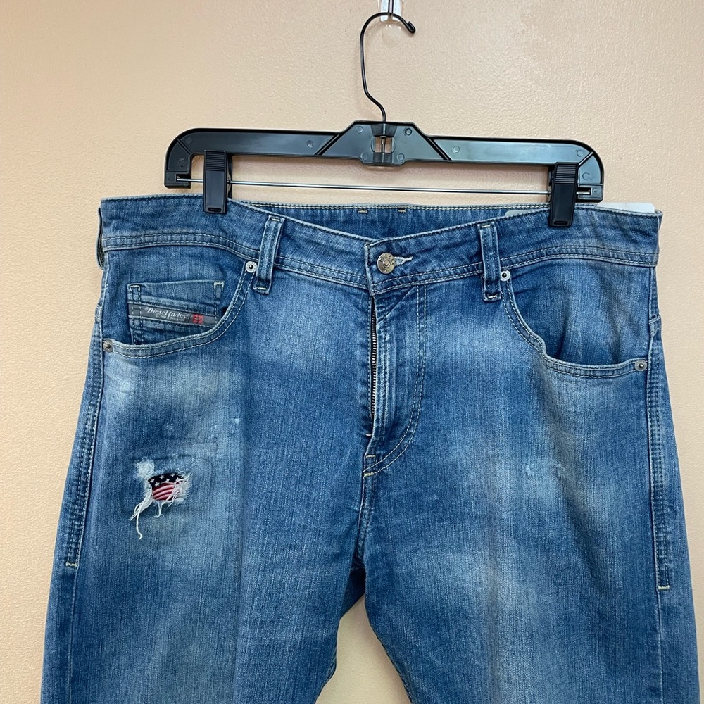 •MENS Diesel distressed jean